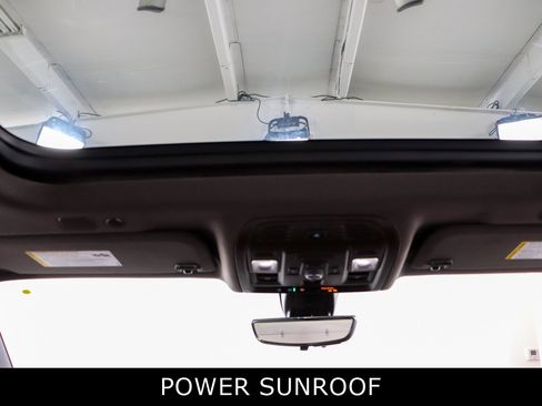 Used 2021 GMC Yukon Denali w/ Denali Premium Package image 24