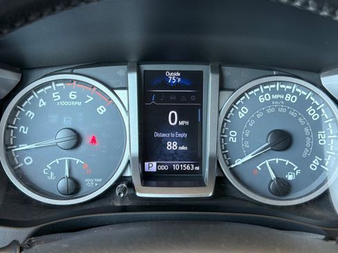 Used 2016 Toyota Tacoma SR5 RWD image 19