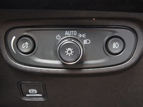 Used 2024 GMC Terrain SLT FWD image 21
