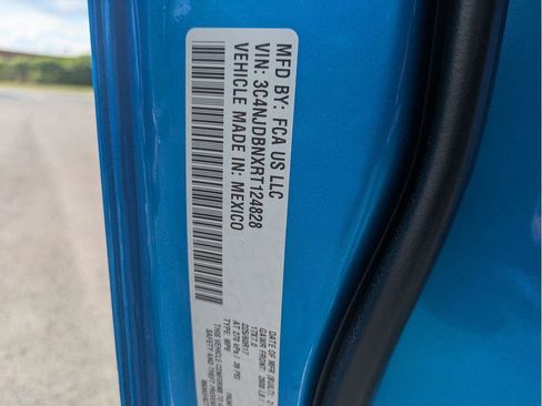 Used 2024 Jeep Compass Latitude image 35