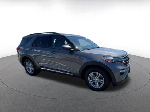 Used 2024 Ford Explorer XLT w/ Equipment Group 202A RWD image 2