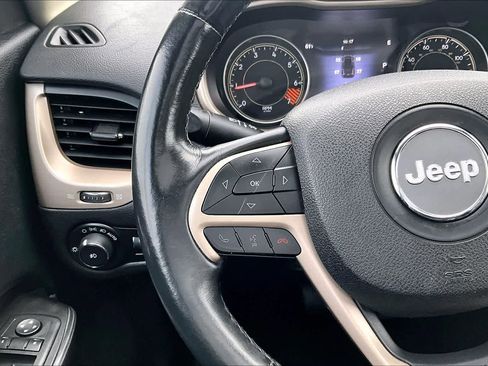 Used 2014 Jeep Cherokee Limited image 25