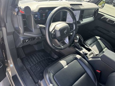 Used 2025 Ford Bronco Badlands AWD/4WD image 7