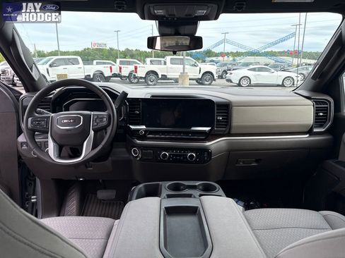 Used 2025 GMC Sierra 1500 SLE AWD/4WD image 15