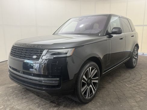 Used 2023 Land Rover Range Rover SE AWD/4WD image 3