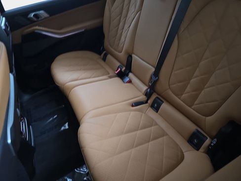 Used 2025 BMW X7 xDrive40i w/ M Sport Package image 18