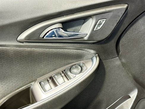 Used 2017 Chevrolet Malibu LT image 24