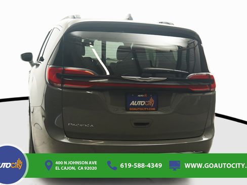 Used 2022 Chrysler Pacifica Touring-L FWD image 16