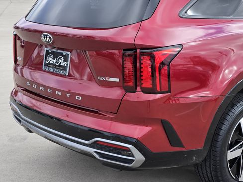 Used 2021 Kia Sorento EX w/ Panoramic Sunroof Package image 15