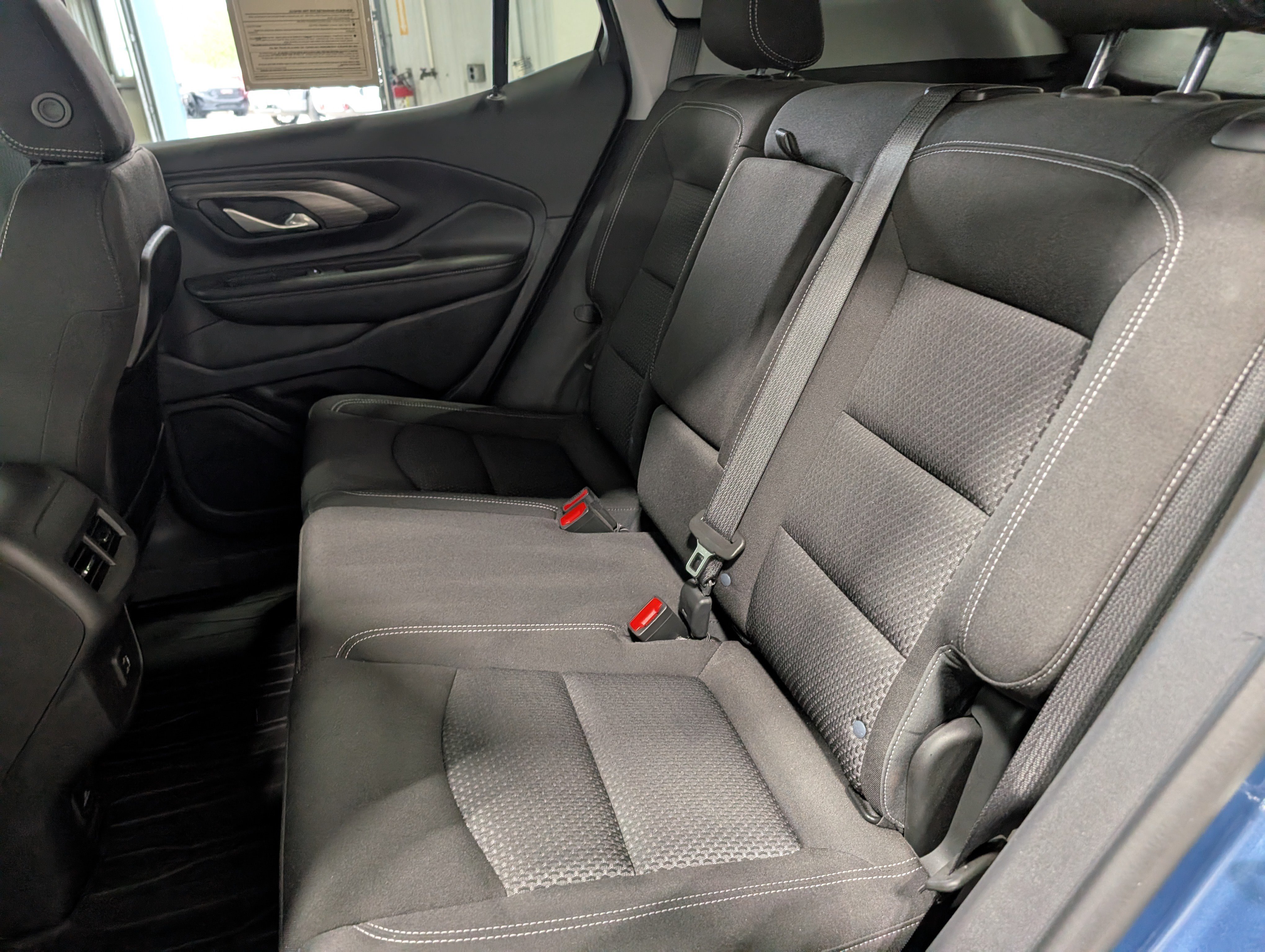 Used 2024 GMC Terrain SLE w/ Driver Convenience Package AWD/4WD image 15