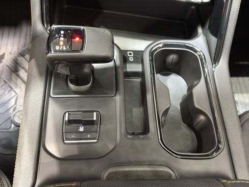 Used 2024 GMC Sierra 1500 AT4 w/ Technology Package AWD/4WD image 36