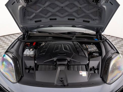 Certified 2024 Porsche Cayenne Turbo GT image 31