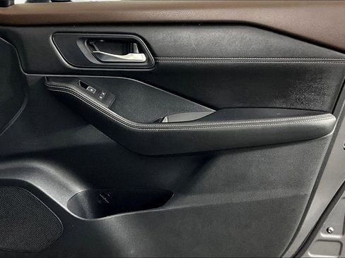 Used 2023 Nissan Rogue SL image 29