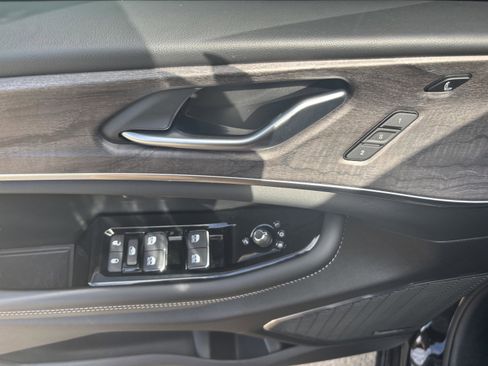 Certified 2022 Jeep Grand Cherokee Overland w/ Adv Protech Group III image 11