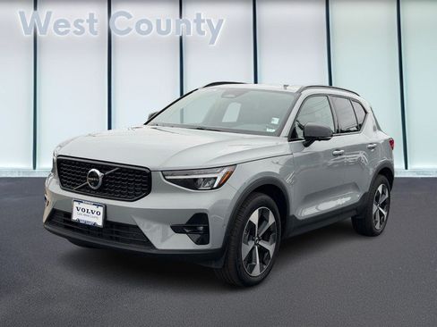 Certified 2025 Volvo XC40 B5 Plus AWD/4WD image 9