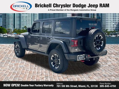 Used 2025 Jeep Wrangler Unlimited Rubicon AWD/4WD image 3