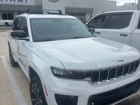 Used 2022 Jeep Grand Cherokee Overland image 1