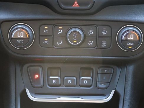 Used 2020 GMC Terrain SLE w/ Driver Convenience Package image 21