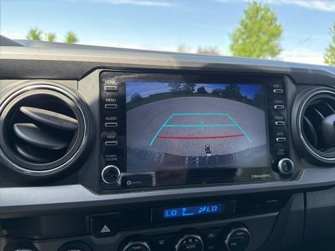 Used 2022 Toyota Tacoma TRD Off-Road AWD/4WD image 10