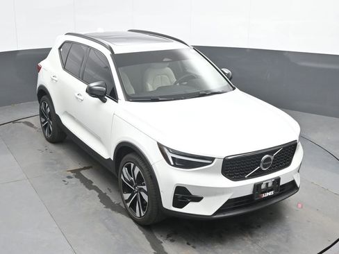 Used 2023 Volvo XC40 B5 Ultimate w/ Protection Package Premier AWD/4WD image 36