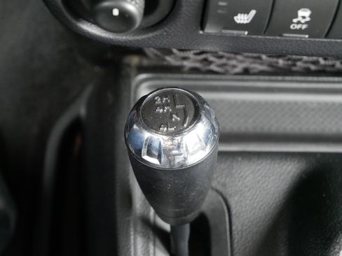 Used 2016 Jeep Wrangler Unlimited Sahara image 32