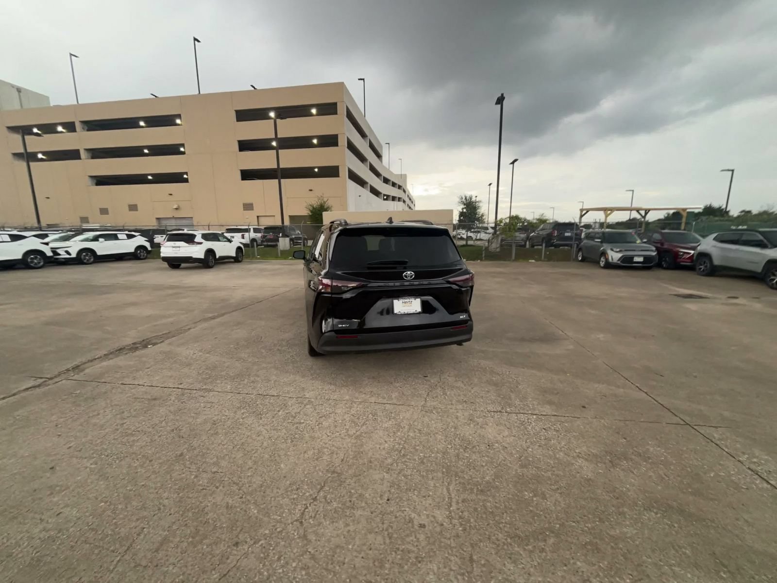 Used 2025 Toyota Sienna XLE FWD image 9