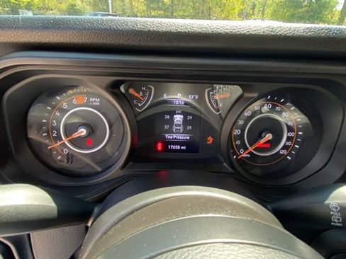 Used 2025 Jeep Wrangler Unlimited Sport AWD/4WD image 18