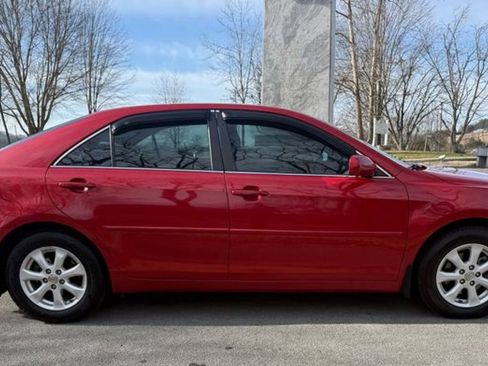 Used 2011 Toyota Camry LE image 5