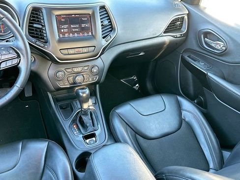 Used 2021 Jeep Cherokee Latitude Plus image 22