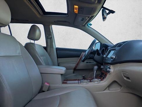 Used 2010 Toyota Highlander Limited image 17