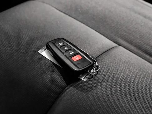 Used 2021 Toyota Corolla LE image 63