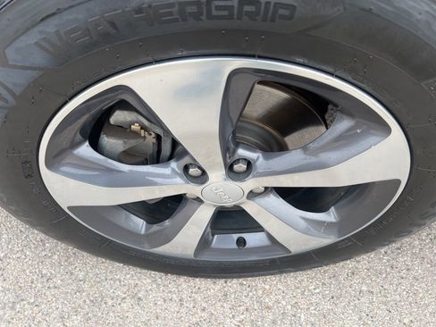 Used 2019 Jeep Cherokee Limited image 49