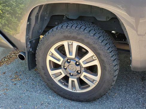 Used 2019 Toyota Tundra Platinum image 17