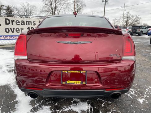 Used 2023 Chrysler 300 C image 3