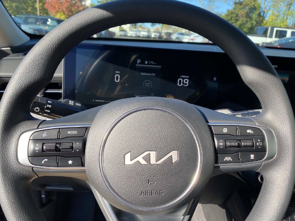 New 2027 Kia K5 LXS FWD image 11