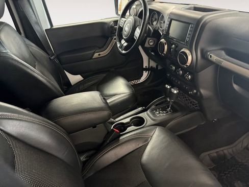 Used 2016 Jeep Wrangler Unlimited Sahara image 4