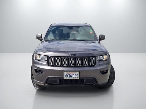 Used 2018 Jeep Grand Cherokee Altitude AWD/4WD image 2