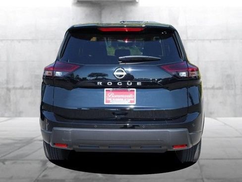Certified 2026 Nissan Rogue SV FWD image 6