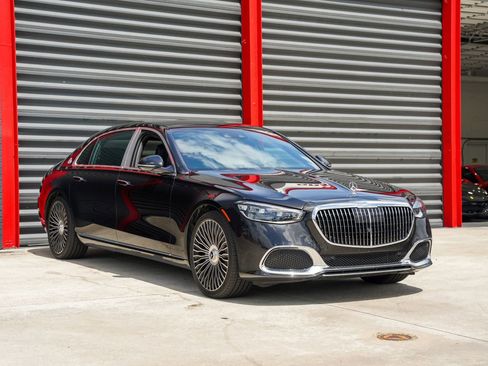 Used 2024 Mercedes-Benz Maybach S 580 4MATIC w/ Manufaktur Leather Package image 3