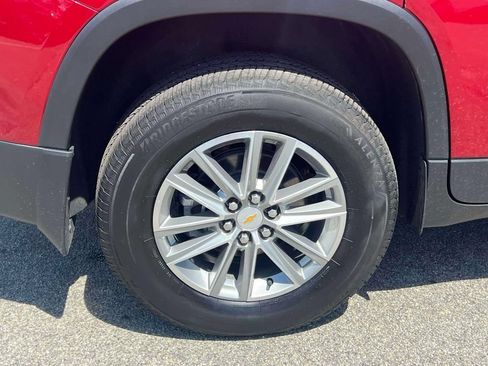 Used 2023 Chevrolet Traverse LT AWD/4WD image 11