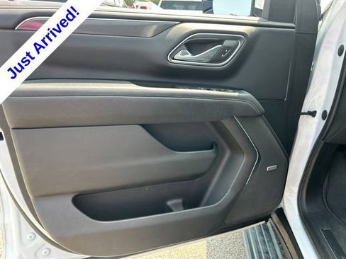 Used 2023 GMC Yukon XL AT4 w/ AT4 Premium Plus Package AWD/4WD image 11