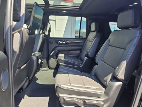 Used 2023 GMC Yukon XL Denali w/ Advanced Technology Package AWD/4WD image 17