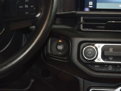 Used 2024 Jeep Gladiator Sport AWD/4WD image 32