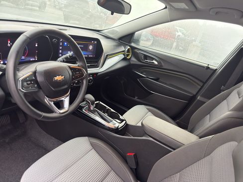 Certified 2024 Chevrolet Trax LT w/ Driver Confidence Package FWD image 25