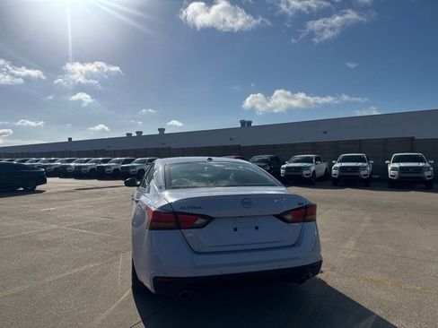 Certified 2025 Nissan Altima 2.5 SR FWD image 18
