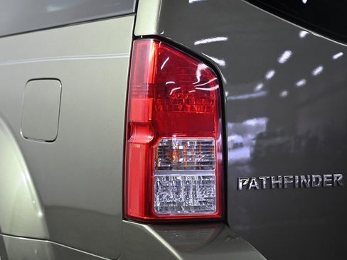 Used 2005 Nissan Pathfinder LE w/ (U01) LE Navigation Pkg image 8