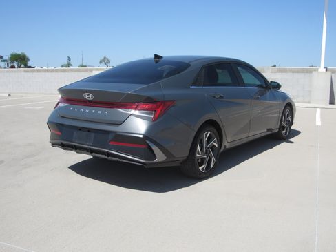 Used 2025 Hyundai Elantra SEL image 5