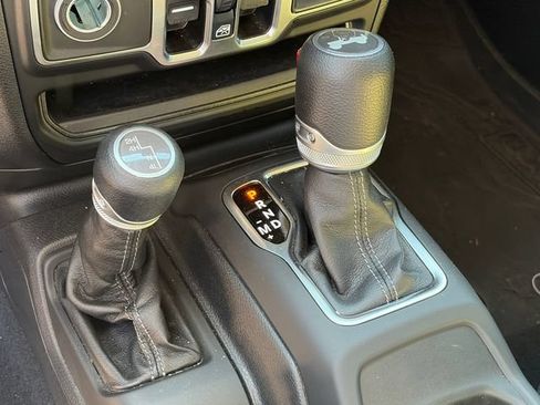 Used 2025 Jeep Wrangler Unlimited Sport AWD/4WD image 22