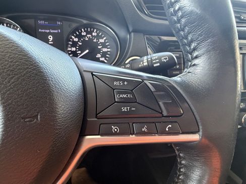 Used 2018 Nissan Rogue SV FWD image 13