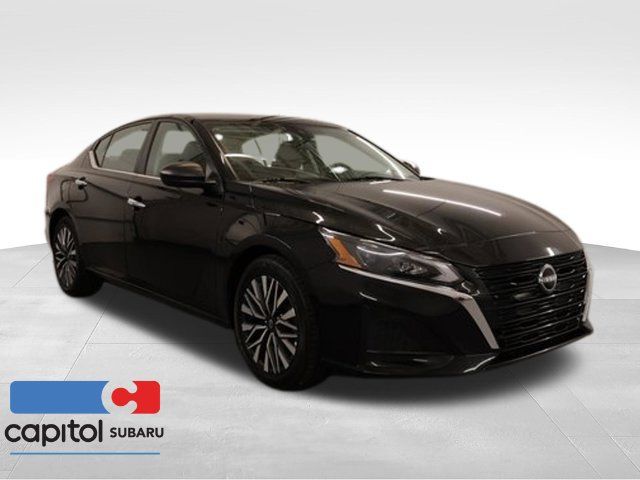 Used 2025 Nissan Altima 2.5 SV FWD image 1